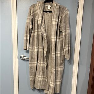 Max Studio Light Gray Knit Sweater